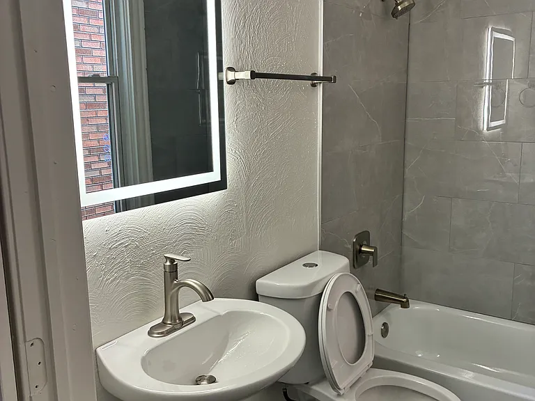 118 21st St #116 — Photo 4