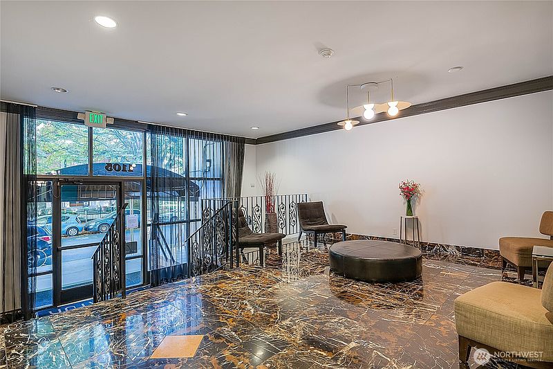 4th image of 1105 Spring Street #1304