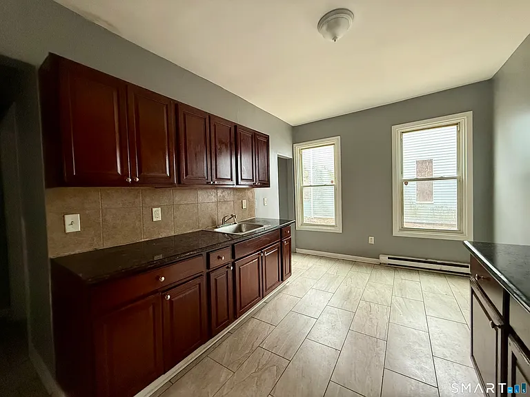 72 Burton St — Photo 3