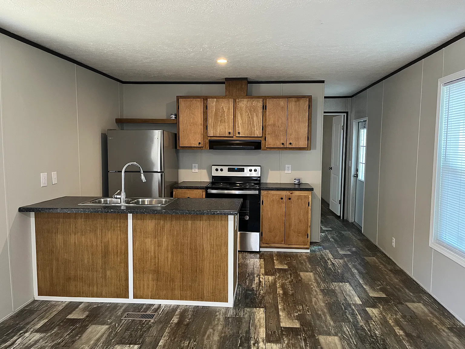 3 bed, $1,075 — Photo 2