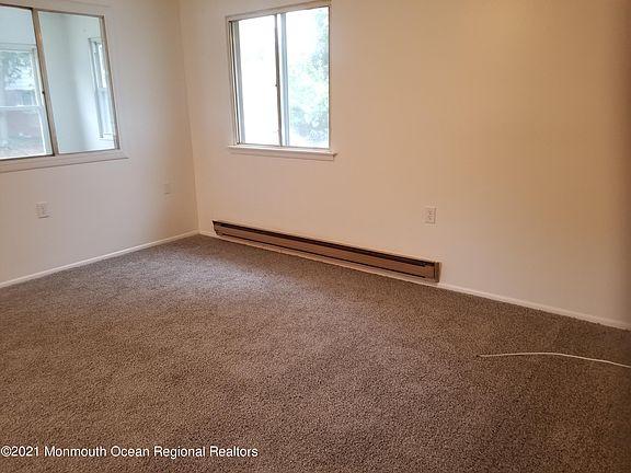 5th image of 19 Lexington Drive #B