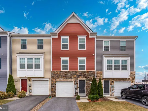 621 Thumper Dr, Ranson, WV 25438