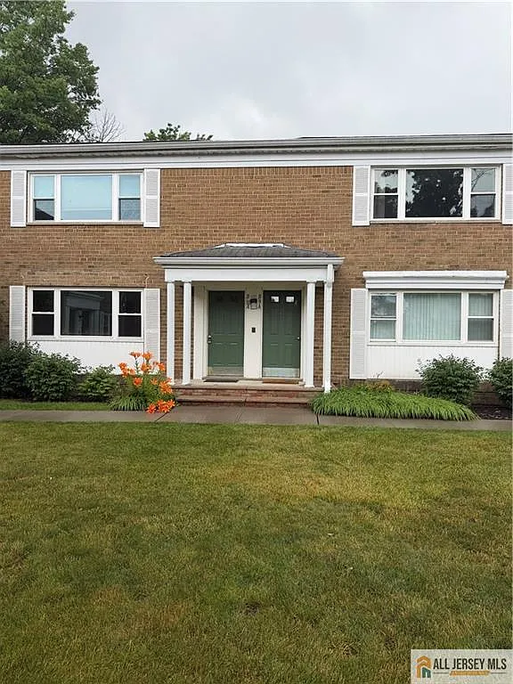 2 bed, 1.0 bath, $2,300 — Photo 1