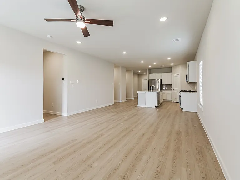 2213 Trailside Dr — Photo 8