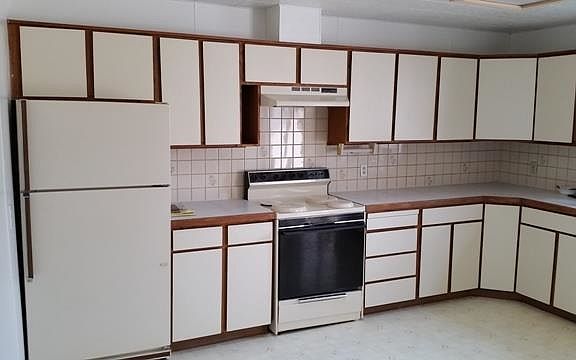 5th image of 509 S Tieton Ave