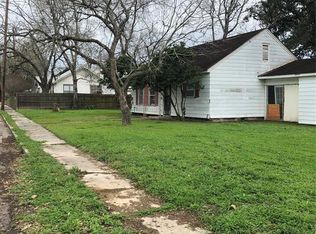 900 E 5th St, Hallettsville, TX 77964