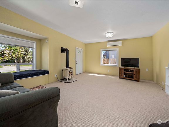 3rd image of 212 Adams Avenue S