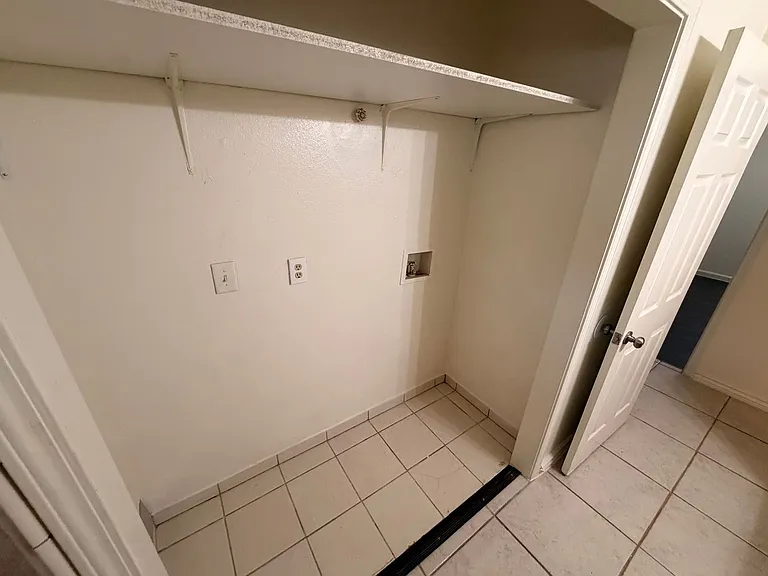 246 W Belleview Ave — Photo 10