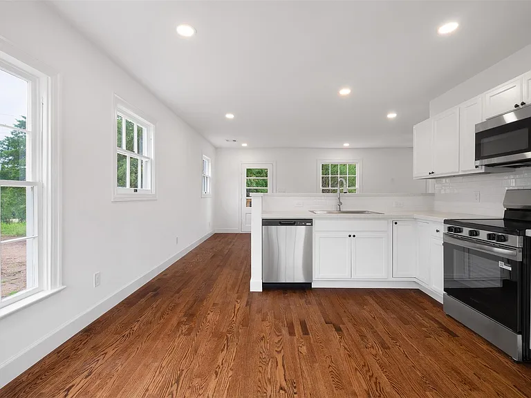 247 Foothill Rd — Photo 9