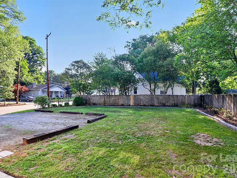 204 E McNeely Ave — Photo 35