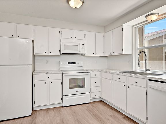 5th image of 3110 W Cherry Ln Unit B