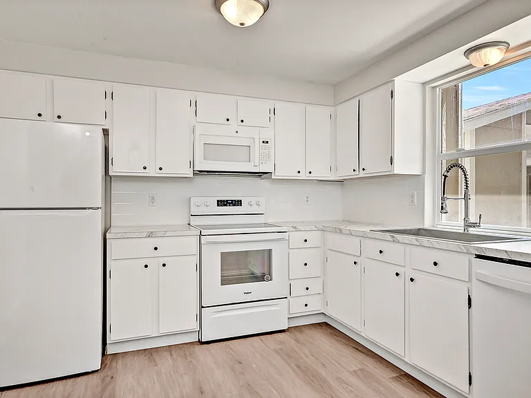 3110 W Cherry Ln #B — Photo 5