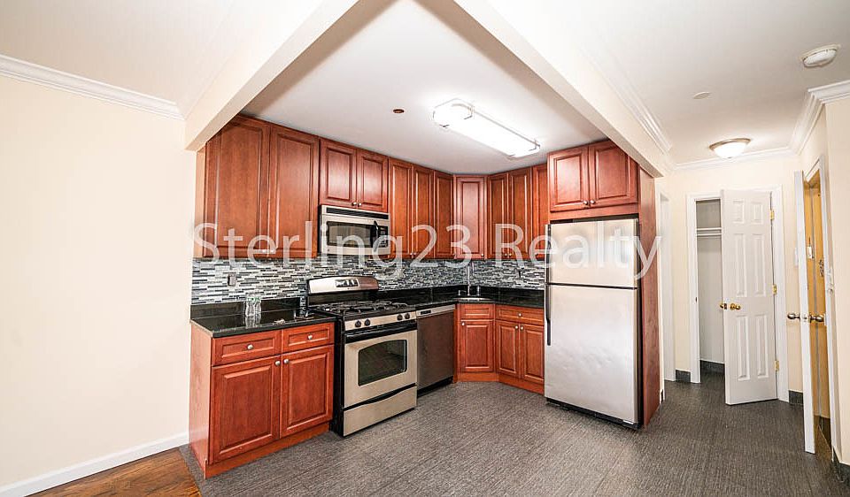 1st image of 2312 31st Dr APT 2F