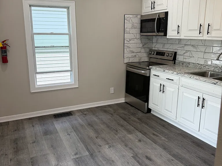 228 N Main St — Photo 12
