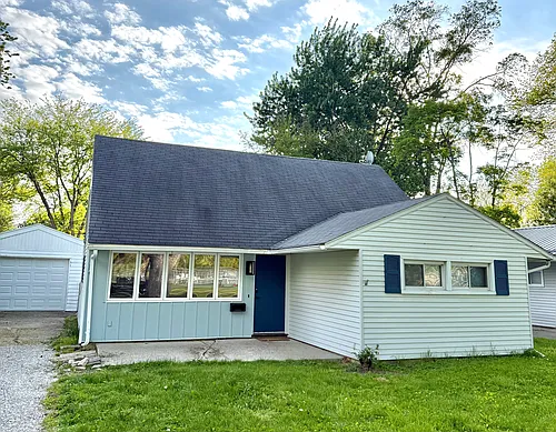1004 Elm St Photo 1