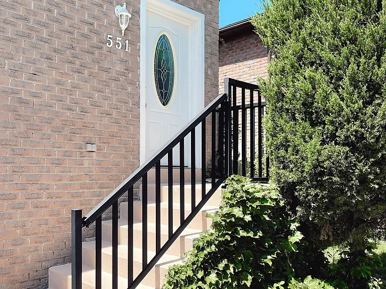 551 Hayward Cres #UPPER — Photo 10