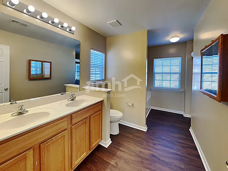 5103 Abercromby St — Photo 10