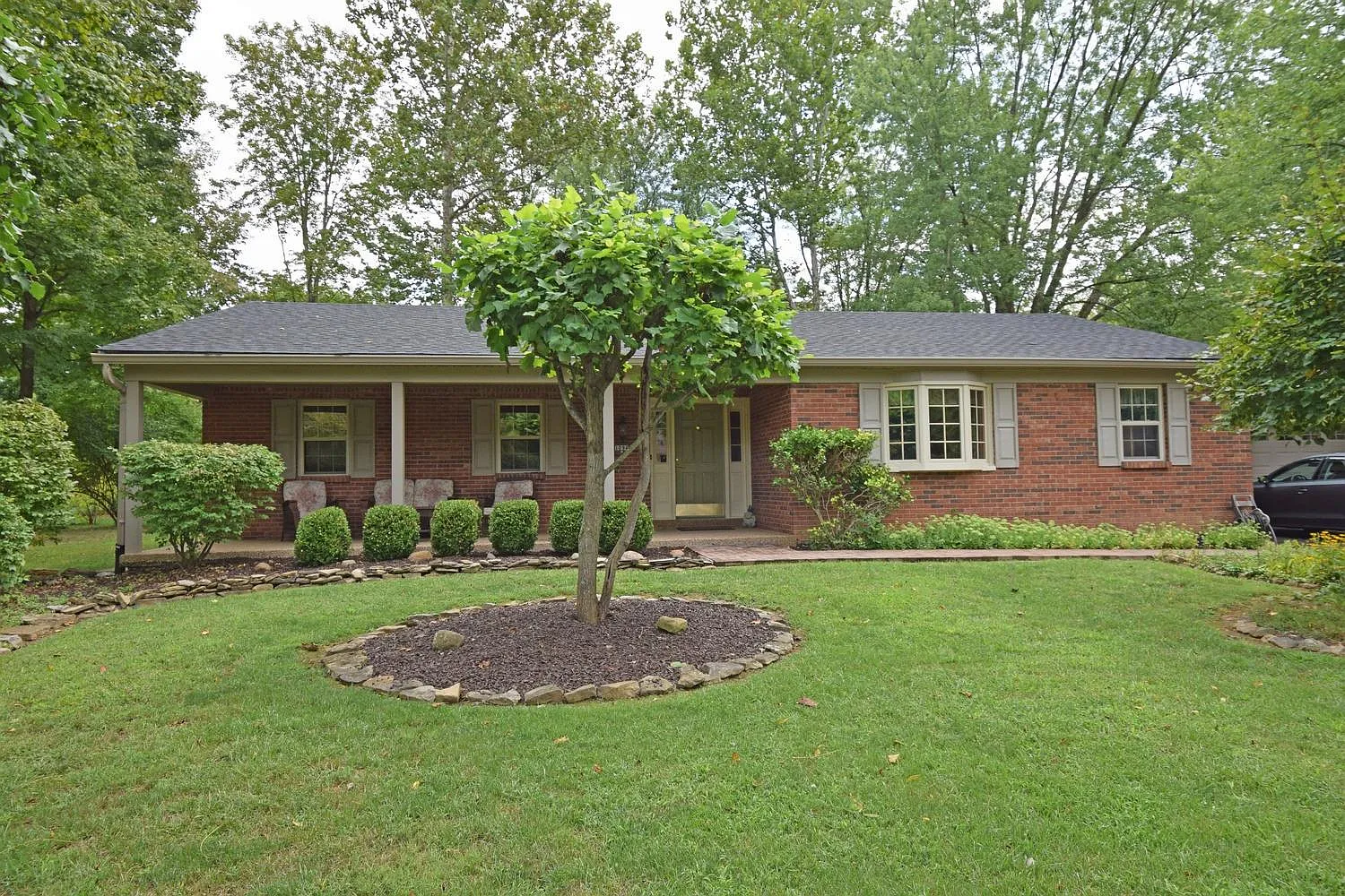 1094 Raintree Dr photo 1