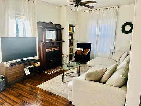2nd image of 3910 Forest Ave APT 2