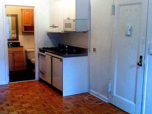 2nd image of 26 Cornelia St APT 3