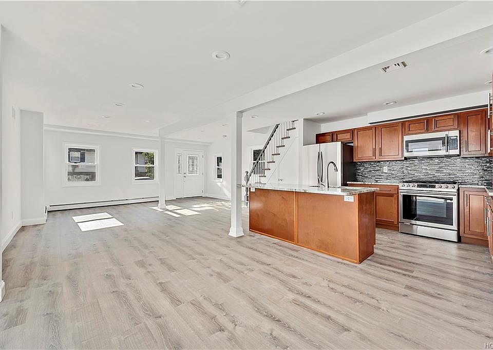 1st image of 132 6th St