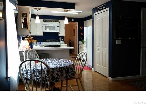 3rd image of 18 Lancelot Ct