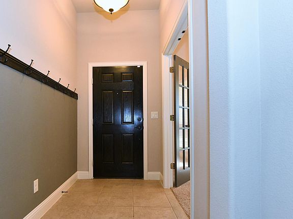 3rd image of 804 Chatsworth Dr
