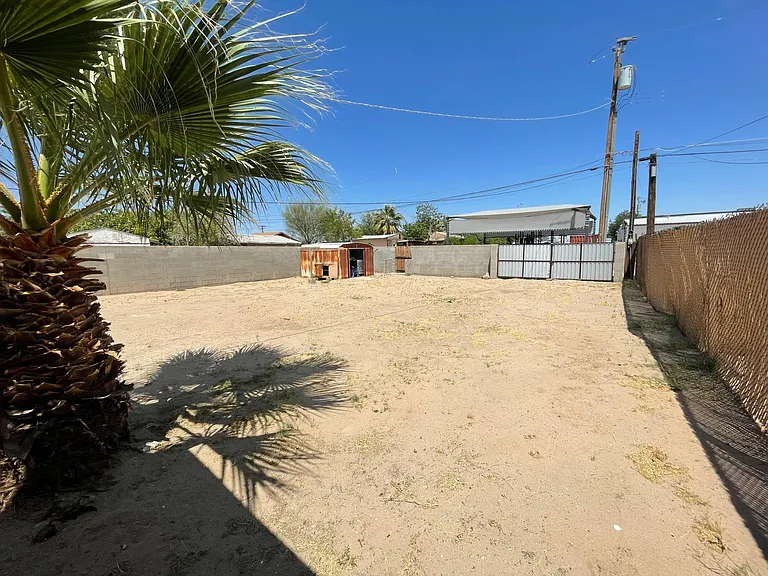 2337 S Walnut Ave — Photo 20