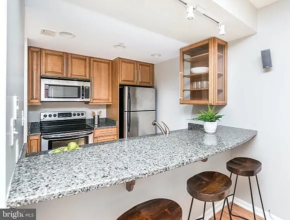 1 bed, 782 sqft, $2,200 — Photo 2