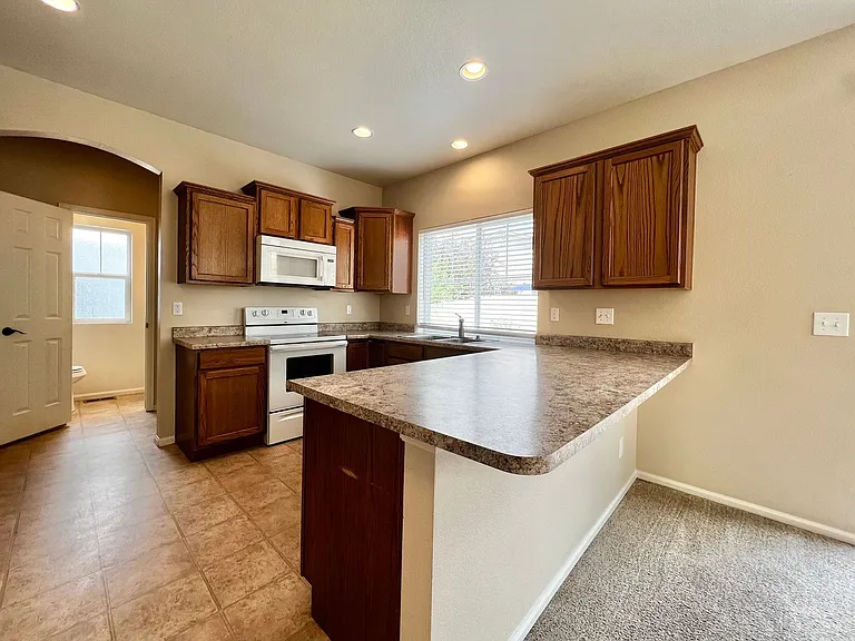 3913 Hunterwood Ln — Photo 4