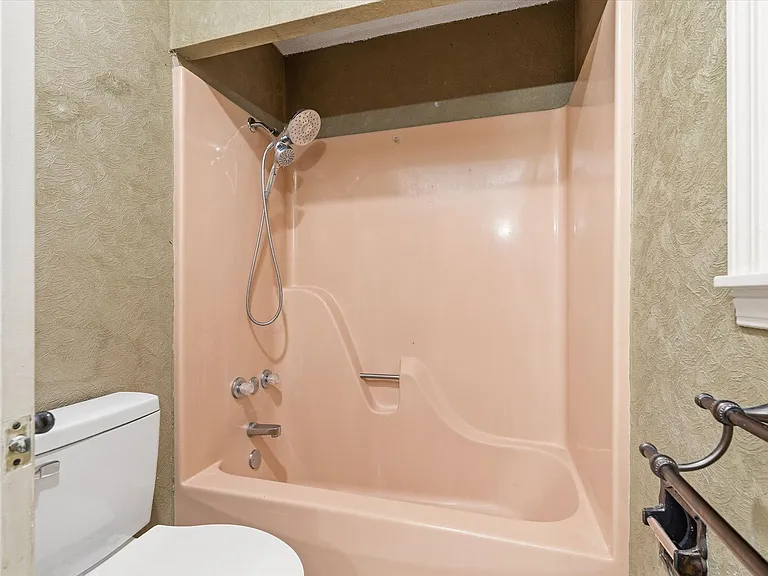 1610 Hillcrest Dr — Photo 24