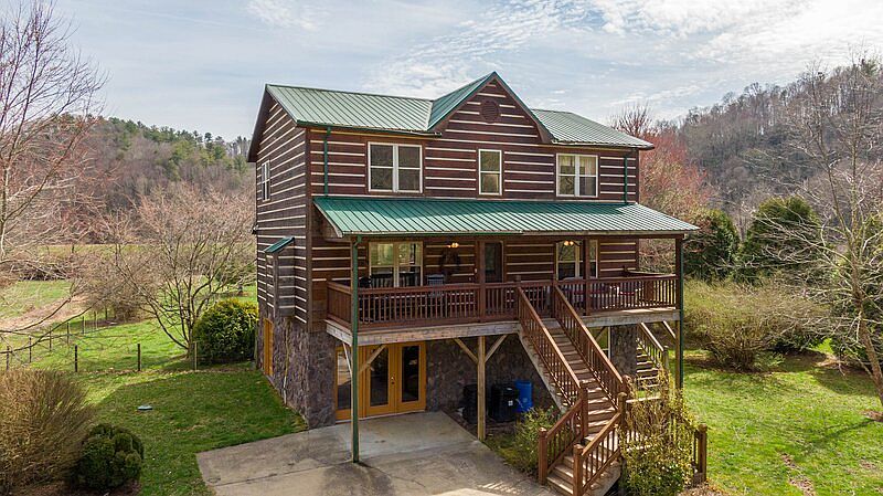 Entrance of Andrew;s River Run in historic Todd NC. Private, RIVER FRONTAGE. FURNISHED