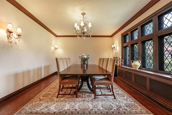 Sold by E Realty International Corp | media 2