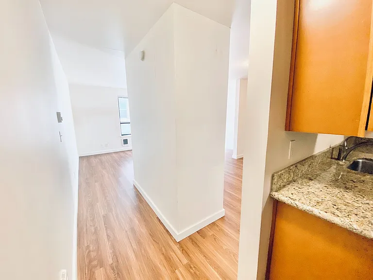 515 East Denny Apartments — Photo 12