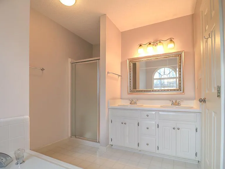 6400 Westborough Dr — Photo 10