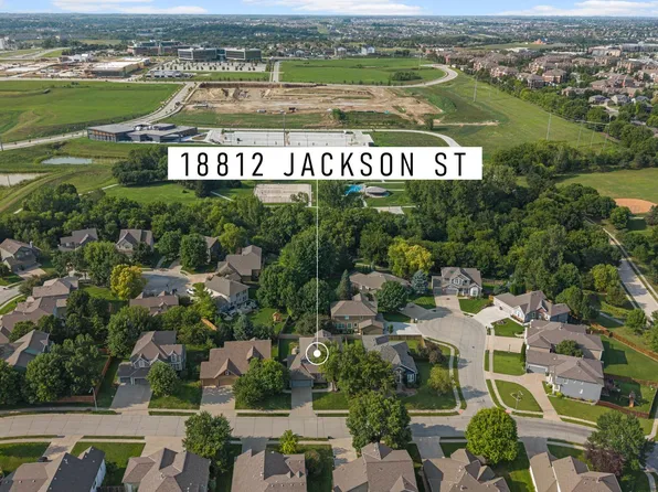 18812 Jackson St, Elkhorn, NE 68022
