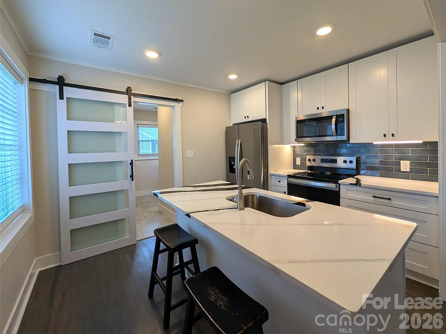 2 bed, 2.0 bath, 982 sqft, $2,250 — Photo 3