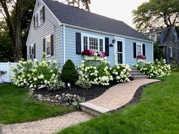 8 New St, North Reading, MA 01864