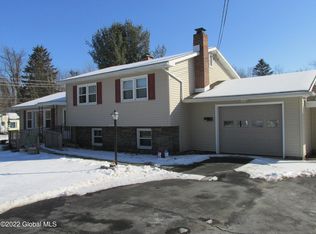 1 Roxbury Rd, Chatham, NY 12037