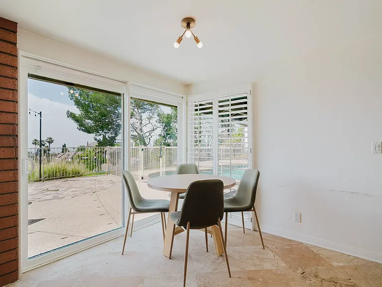 906 Whitehaven Ter — Photo 13