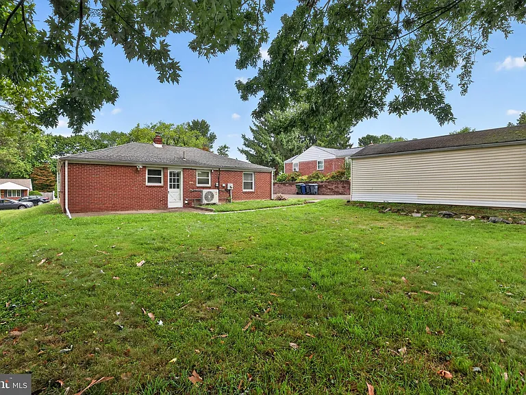 1539 Reservoir Ave — Photo 23