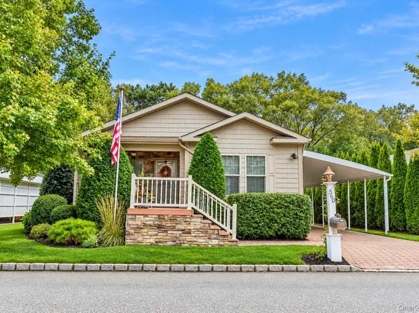 1661 Old Country Road #560, Riverhead, NY 11901