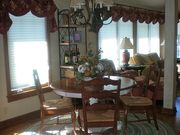 Dinette/Hearthroom