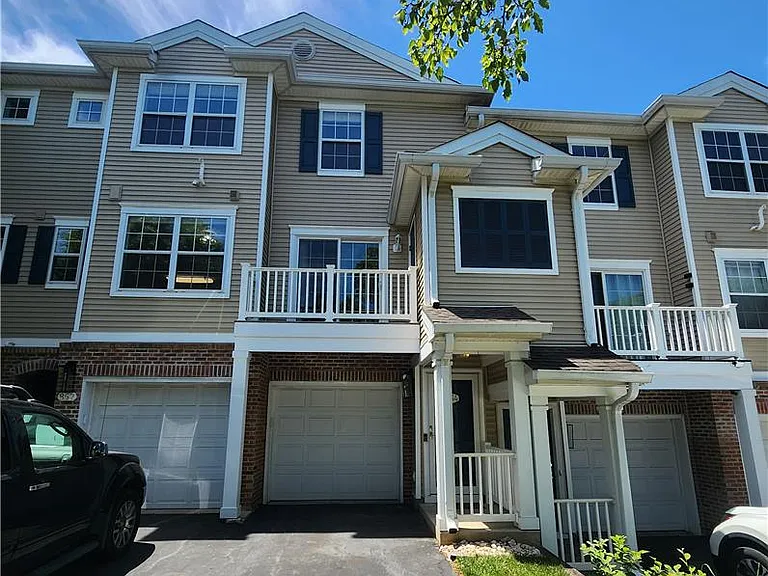 854 Nittany Ct — Photo 2