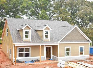 65 Academy St #2, Pendergrass, GA 30567