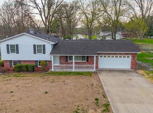 79 Rolling Meadows Dr, Godfrey, IL 62035