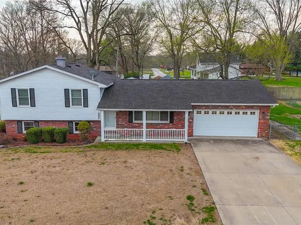 79 Rolling Meadows Dr, Godfrey, IL 62035