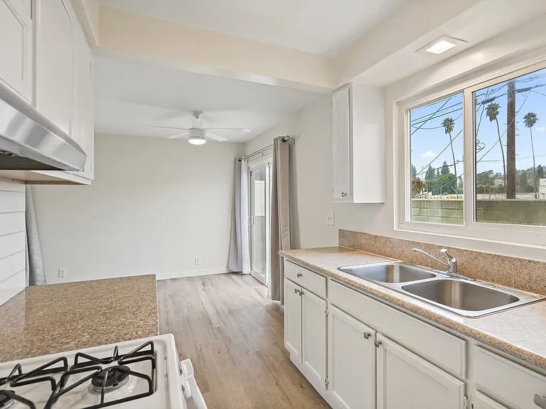 5943 Carlton Way #10 — Photo 9