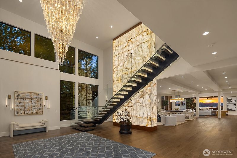 3rd image of 3263 Evergreen Point Road