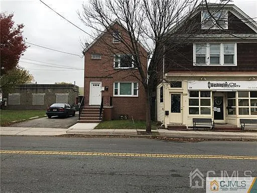 230 Washington Ave #1 — Photo 4